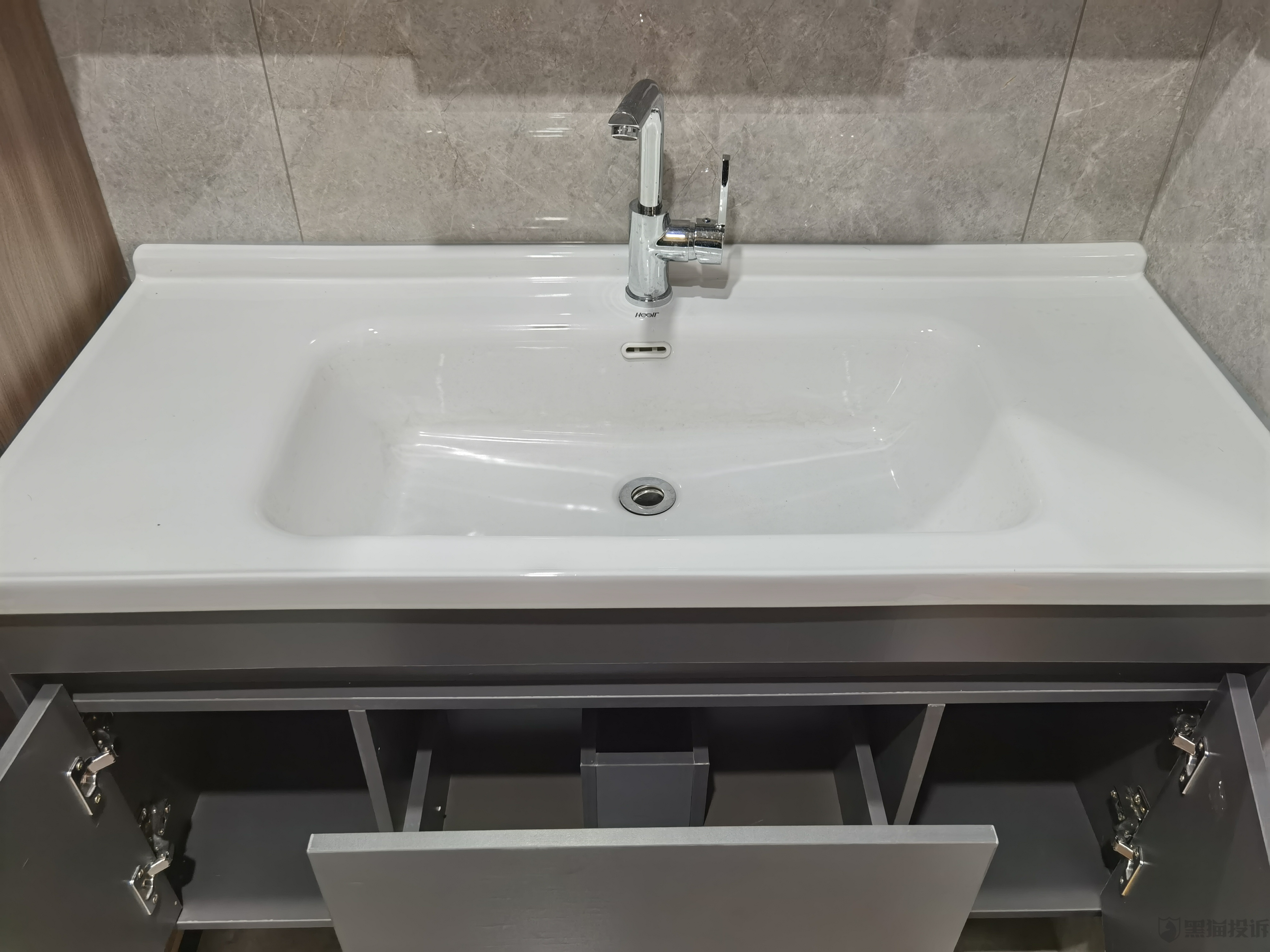 拼多多平台商家美杭卫浴售卖假冒伪劣恒洁卫浴柜，商家不退款，态度差！